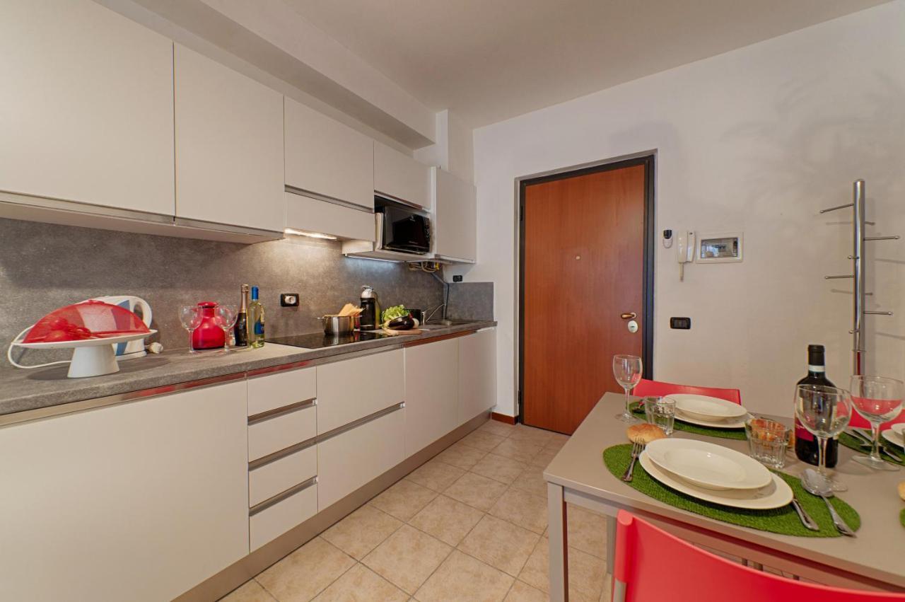 Modern Lakefront 2-Bedroom Apartment Acquaseria Exterior photo